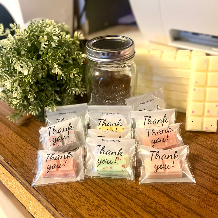 10 random samples of wax